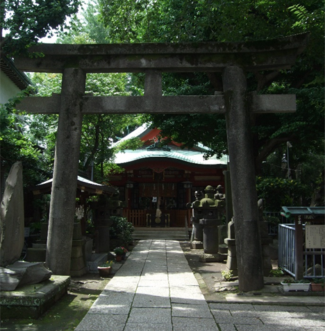 現在の秋葉神社 大鳥居と社殿 社殿は昭和41年に再建された
